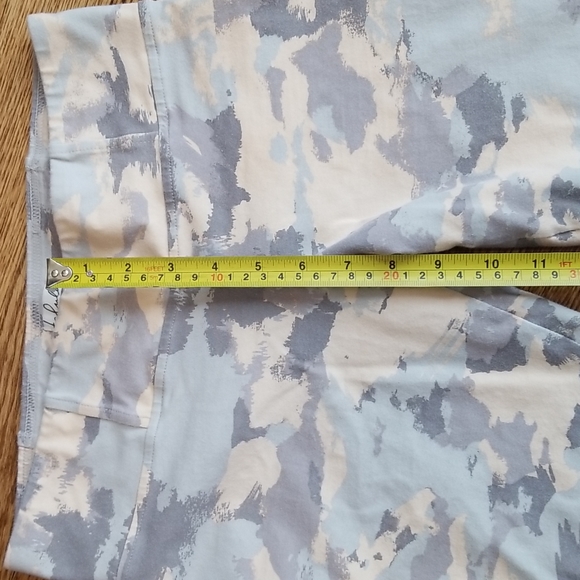 (S) Aritzia Talula Soft Camo Print Leggings Loungewear Casual Weekend Athleisure - Picture 6 of 12